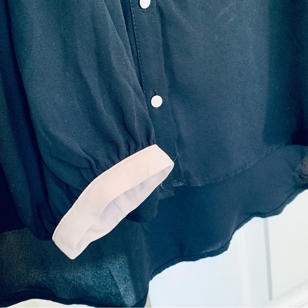 Forever 21 Black Dress Blouse with Contrast Buttons/Collar size Large - Picture 6 of 7